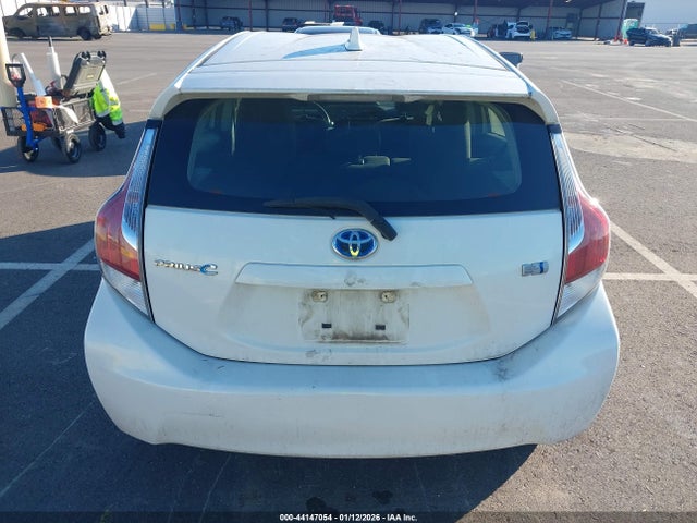 JTDKDTB34F1094571 Toyota Prius C Two
