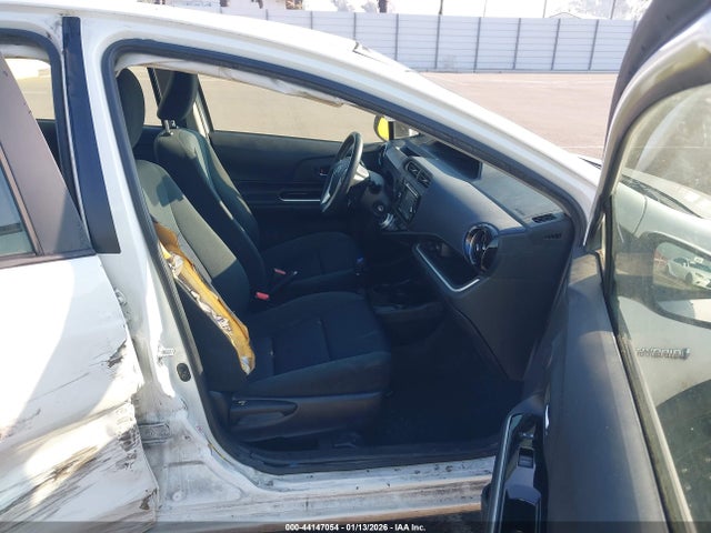 JTDKDTB34F1094571 Toyota Prius C Two