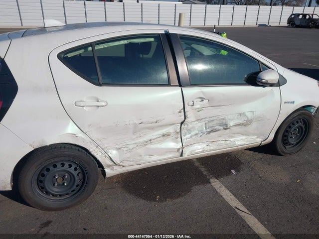 JTDKDTB34F1094571 Toyota Prius C Two