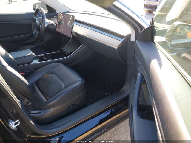 2017 TESLA MODEL 3 5YJ3E1EA1HF002181 Photo 4