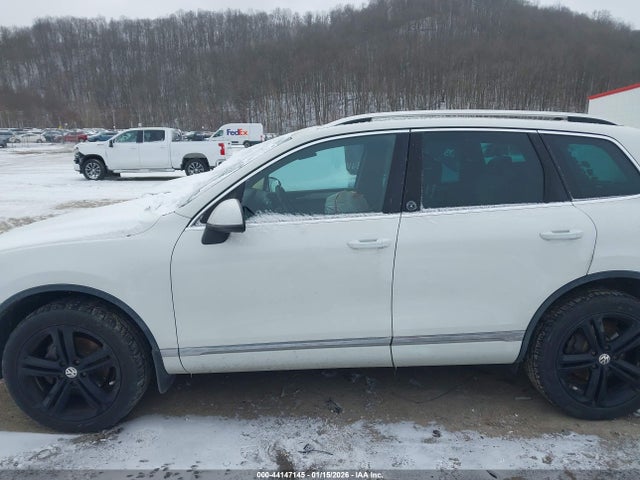 44147145 :رقم المزاد ، WVGRF7BPXHD003710 vin ، 2017 Volkswagen Touareg V6 Wolfsburg Edition مزاد بيع