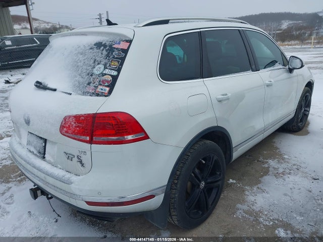 2017 VOLKSWAGEN TOUAREG WVGRF7BPXHD003710 Photo 3