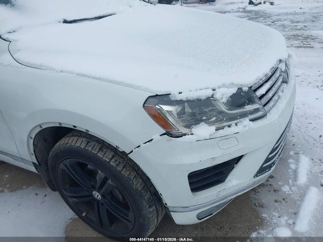 2017 VOLKSWAGEN TOUAREG WVGRF7BPXHD003710 Photo 5