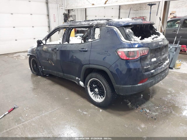 Jeep Compass Latitude 4x4 2019 3C4NJDBB3KT836030 Image 3