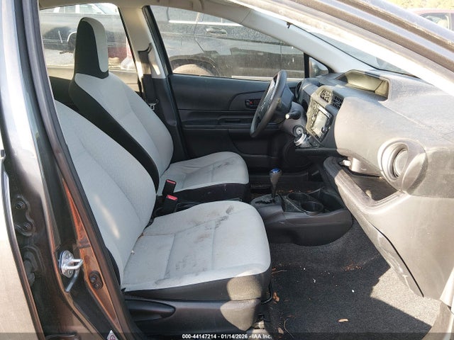 JTDKDTB36G1137700 Toyota Prius C One