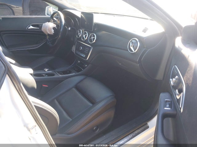 WDDSJ4EB1JN682128 Mercedes-Benz CLA 250