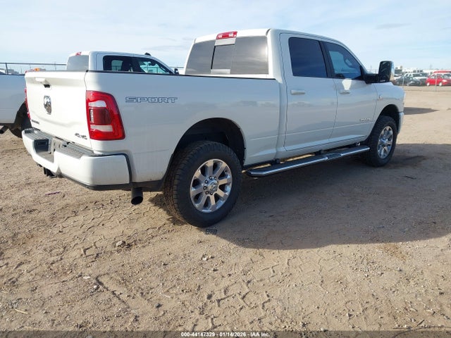 3C63R3EL5RG257470 RAM 3500 Laramie 4x4 6&#039;4 Box