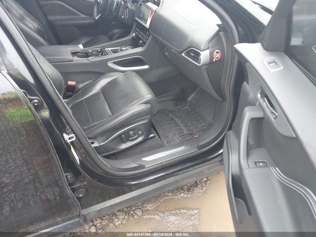 2017 JAGUAR F-PACE SADCM2BV6HA899608 Photo 4