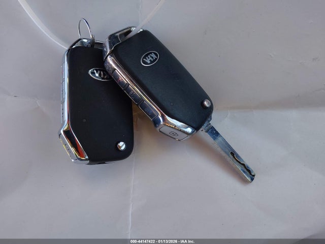 3KPF24AD1KE068105 KIA Forte Lxs