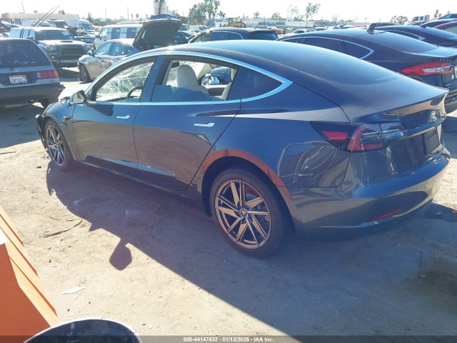 2019 TESLA MODEL 3 5YJ3E1EB6KF195279 Photo 2