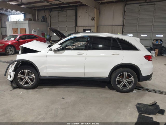 2016 Mercedes-benz Glc 300 მანქანა იყიდება აუქციონზე, vin: WDC0G4JB5GF055810, აუქციონის ნომერი: 44147474