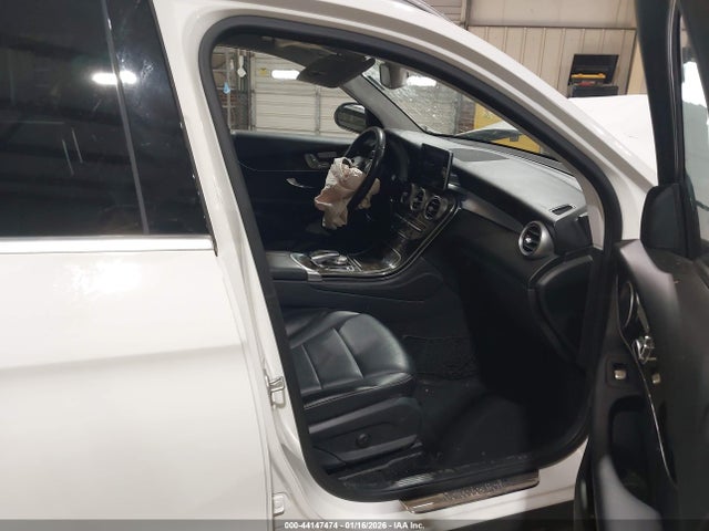 2016 Mercedes-benz Glc 300 მანქანა იყიდება აუქციონზე, vin: WDC0G4JB5GF055810, აუქციონის ნომერი: 44147474