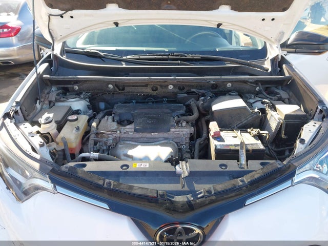 JTMZFREV4JJ173496 Toyota RAV4 LE
