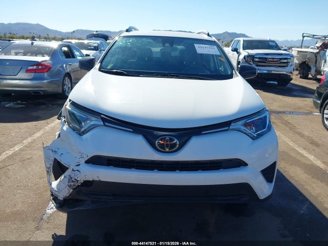 JTMZFREV4JJ173496 Toyota RAV4 LE