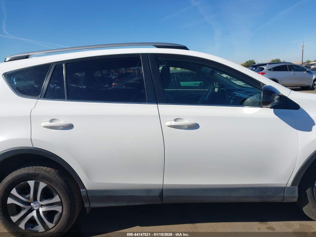 JTMZFREV4JJ173496 Toyota RAV4 LE