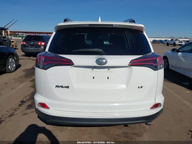 JTMZFREV4JJ173496 Toyota RAV4 LE