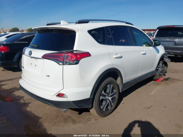 JTMZFREV4JJ173496 Toyota RAV4 LE