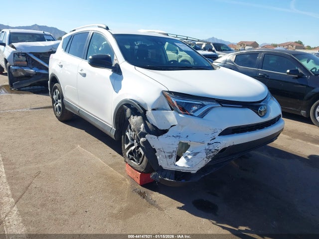 JTMZFREV4JJ173496 Toyota RAV4 LE
