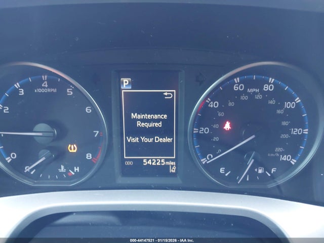 JTMZFREV4JJ173496 Toyota RAV4 LE