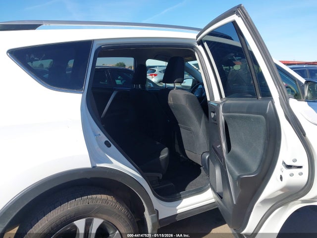JTMZFREV4JJ173496 Toyota RAV4 LE