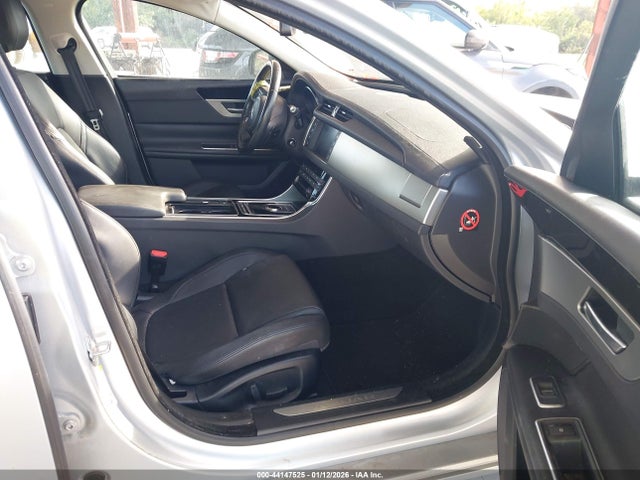 2017 JAGUAR XF SAJBD4BV7HCY48966 Photo 4