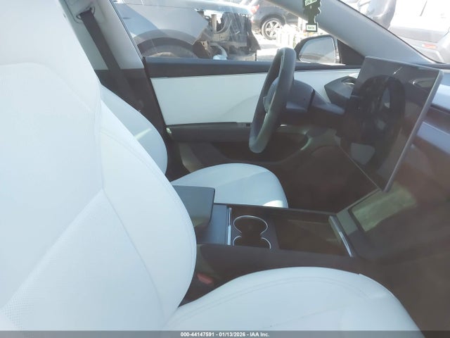 Продаж на аукціоні авто 2025 Tesla Model 3, vin: 5YJ3E1EA4SF943082, номер лоту: 44147591