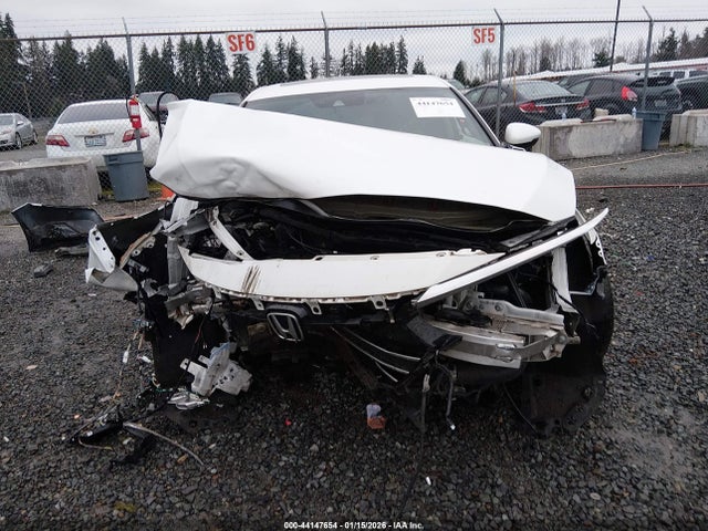44147654 :رقم المزاد ، 1HGCV2F98NA012626 vin ، 2022 Honda Accord Touring مزاد بيع