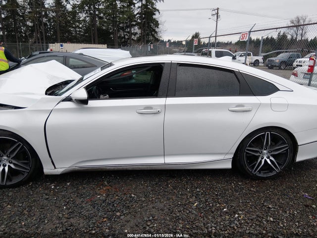 44147654 :رقم المزاد ، 1HGCV2F98NA012626 vin ، 2022 Honda Accord Touring مزاد بيع