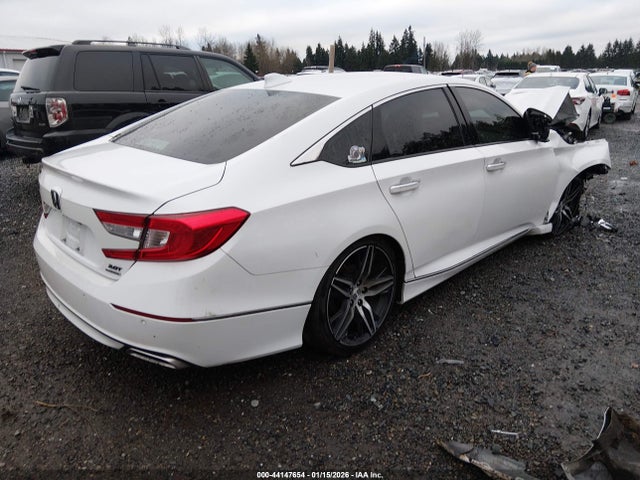 44147654 :رقم المزاد ، 1HGCV2F98NA012626 vin ، 2022 Honda Accord Touring مزاد بيع