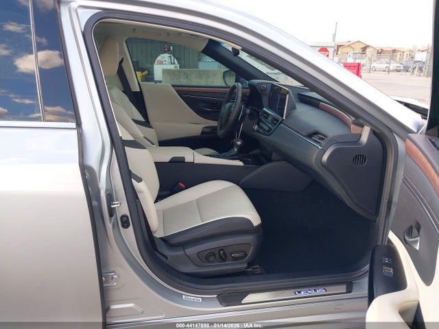 44147698 :رقم المزاد ، 58ADA1C17SU072855 vin ، 2025 Lexus Es 300h مزاد بيع