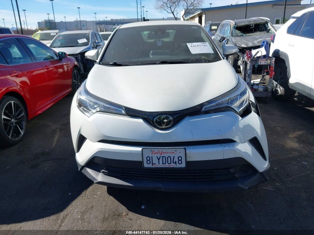 JTNKHMBX8K1045604 Toyota C-HR LE