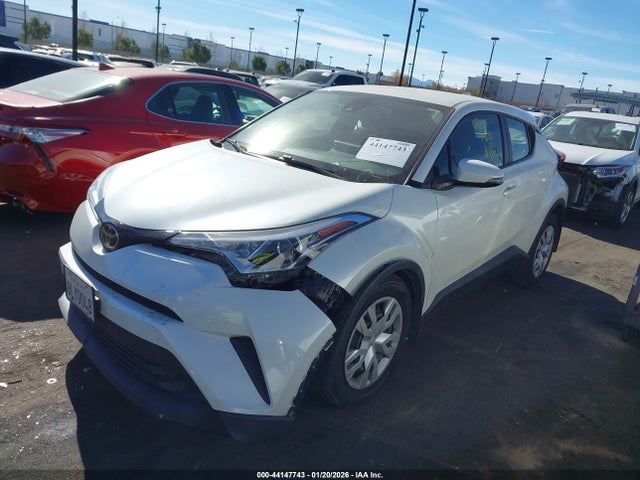 JTNKHMBX8K1045604 Toyota C-HR LE