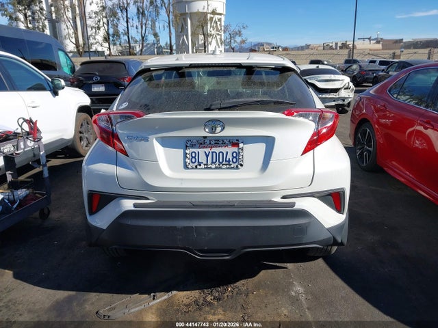 JTNKHMBX8K1045604 Toyota C-HR LE