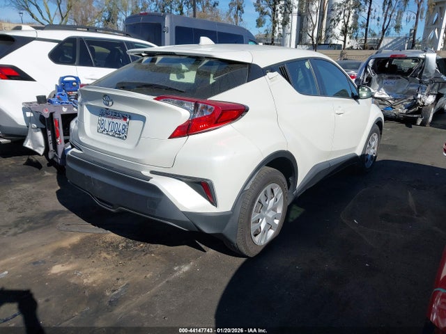 JTNKHMBX8K1045604 Toyota C-HR LE