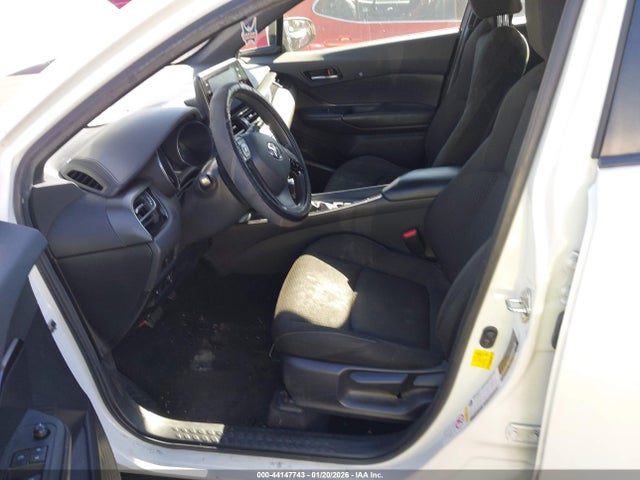 JTNKHMBX8K1045604 Toyota C-HR LE