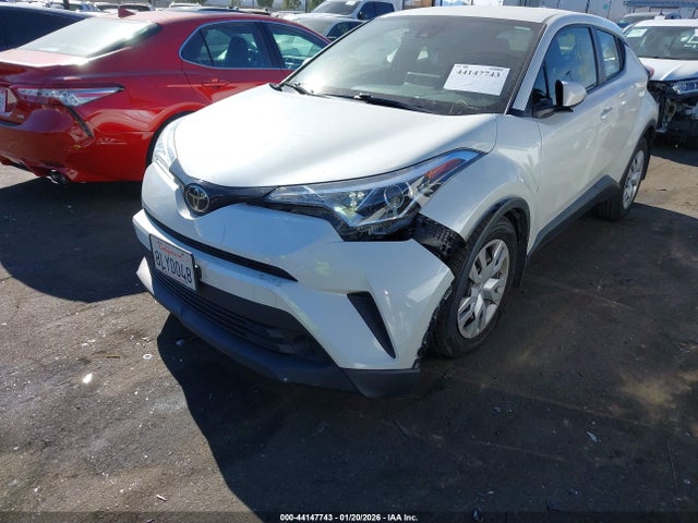 JTNKHMBX8K1045604 Toyota C-HR LE