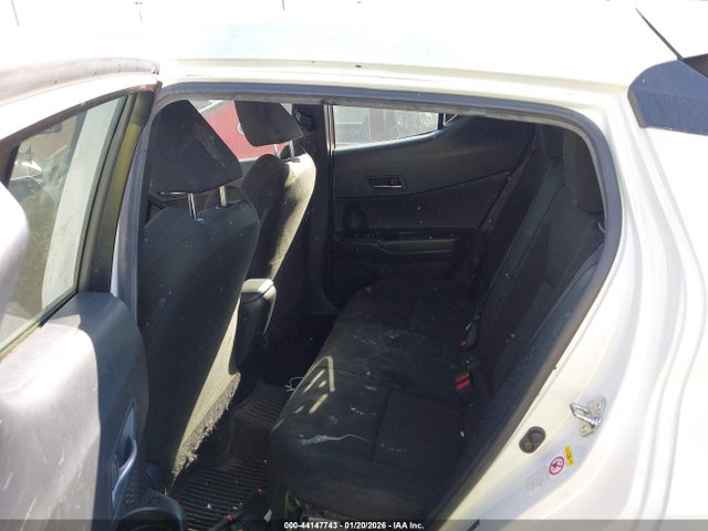 JTNKHMBX8K1045604 Toyota C-HR LE