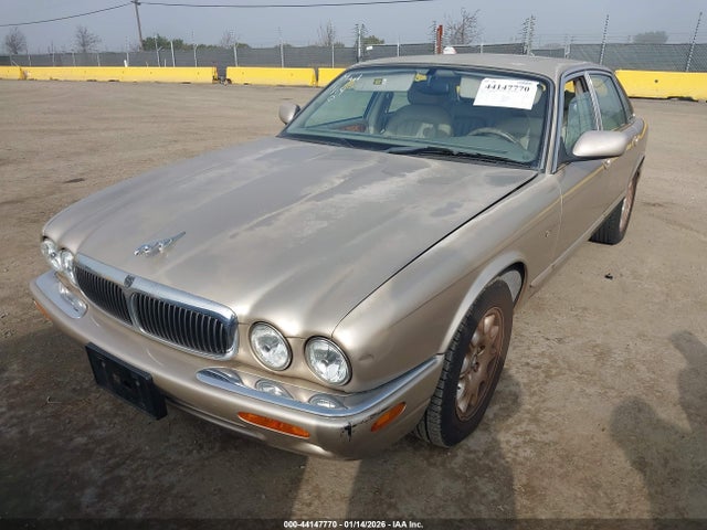 1999 JAGUAR XJ8 SAJHD1041XC875582 Photo 1