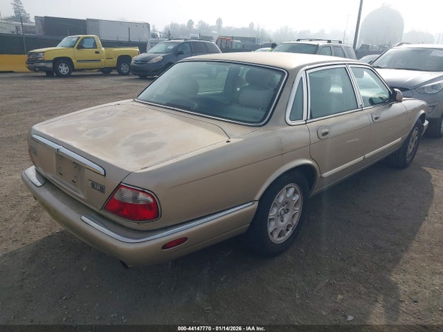 1999 JAGUAR XJ8 SAJHD1041XC875582 Photo 3