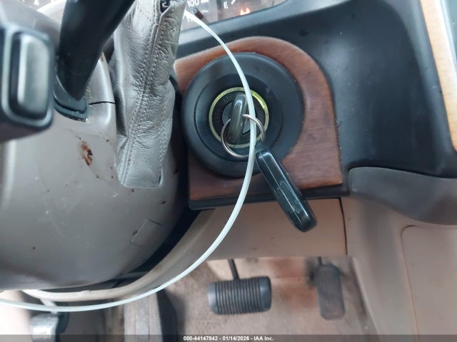 2000 Toyota Sienna Xle მანქანა იყიდება აუქციონზე, vin: 4T3ZF13C1YU258410, აუქციონის ნომერი: 44147842