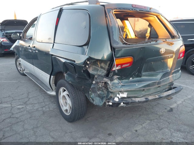 2000 Toyota Sienna Xle მანქანა იყიდება აუქციონზე, vin: 4T3ZF13C1YU258410, აუქციონის ნომერი: 44147842