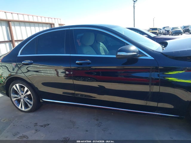 2015 Mercedes-benz C 300 მანქანა იყიდება აუქციონზე, vin: 55SWF4JB5FU083272, აუქციონის ნომერი: 44147844
