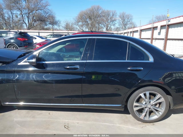 2015 Mercedes-benz C 300 მანქანა იყიდება აუქციონზე, vin: 55SWF4JB5FU083272, აუქციონის ნომერი: 44147844