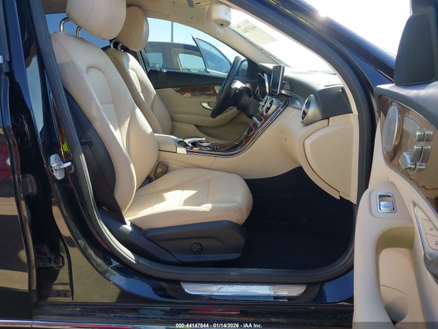 2015 Mercedes-benz C 300 მანქანა იყიდება აუქციონზე, vin: 55SWF4JB5FU083272, აუქციონის ნომერი: 44147844