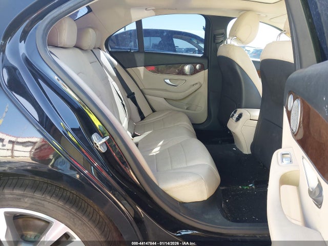2015 Mercedes-benz C 300 მანქანა იყიდება აუქციონზე, vin: 55SWF4JB5FU083272, აუქციონის ნომერი: 44147844