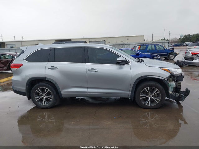 Toyota Highlander Le Plus 2017 5TDZZRFH8HS228349 Image 13