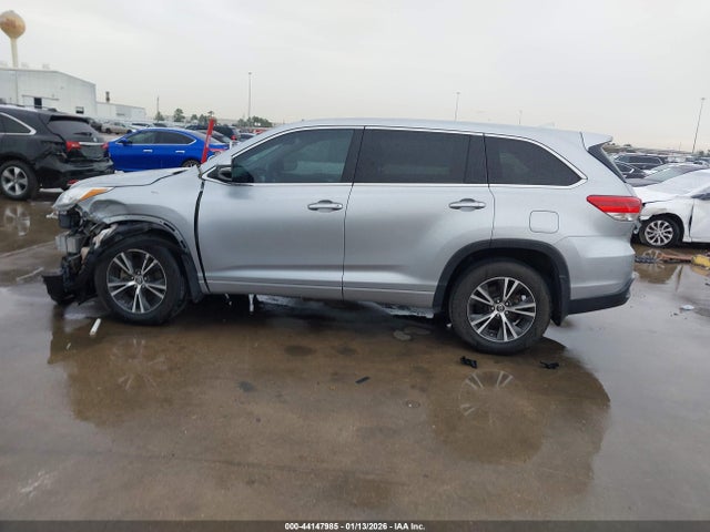 Toyota Highlander Le Plus 2017 5TDZZRFH8HS228349 Image 14