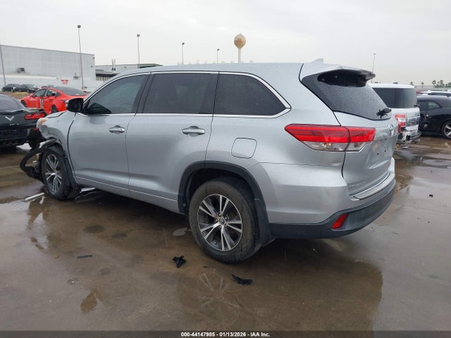 Toyota Highlander Le Plus 2017 5TDZZRFH8HS228349 Image 3