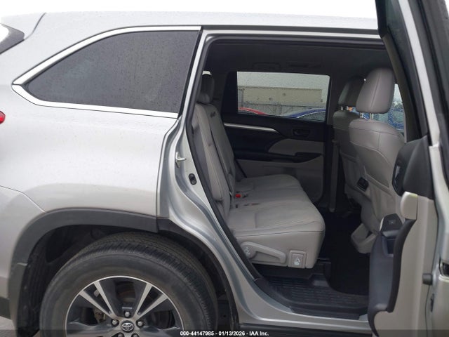 Toyota Highlander Le Plus 2017 5TDZZRFH8HS228349 Image 8