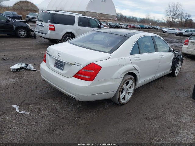 2010 MERCEDES-BENZ S 550 WDDNG8GB6AA333120 Photo 3